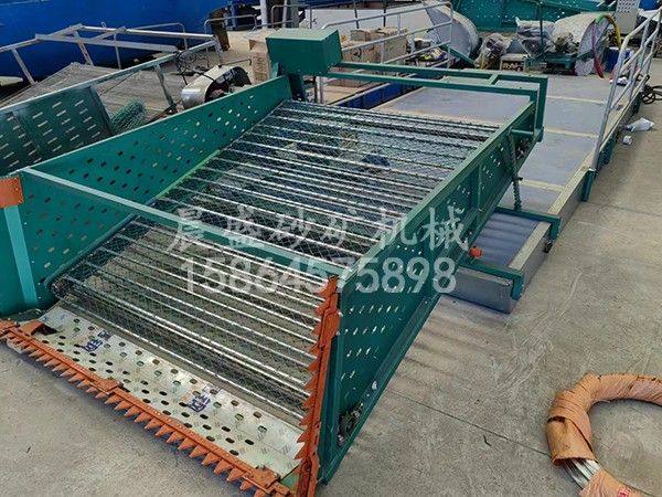 割草船（chuán）